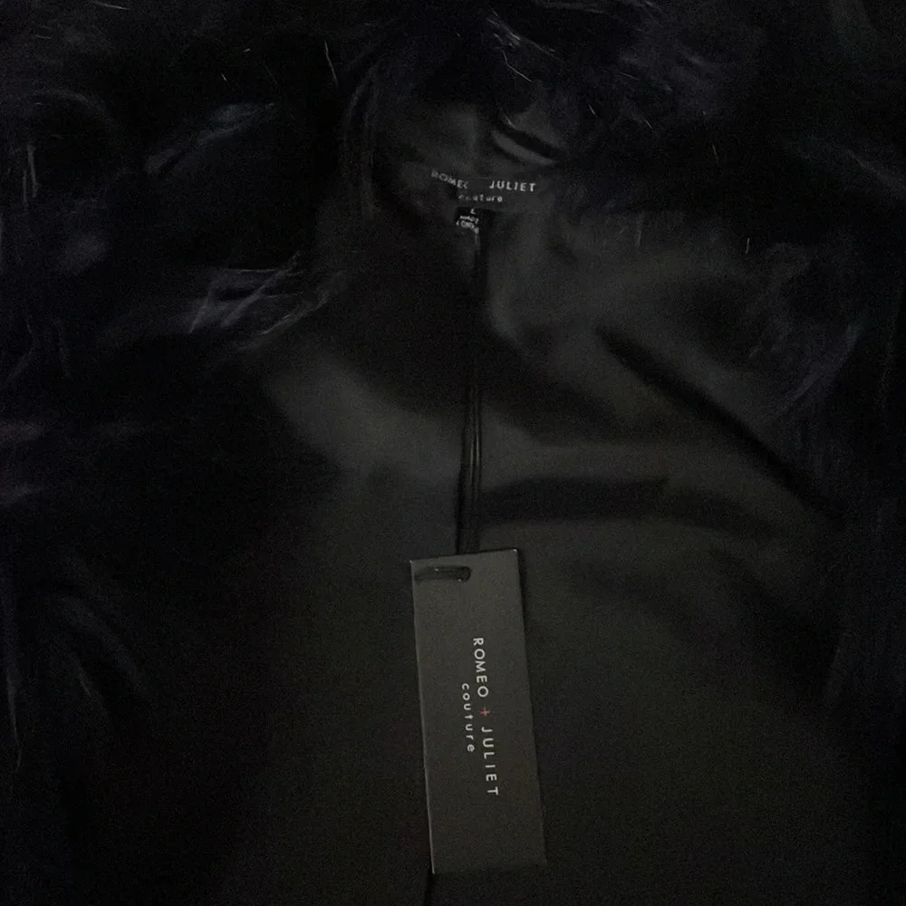 Romeo & Juliet Couture Fur Vest - Picture 4 of 7